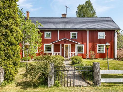 Olofstrom House | Holiday Home Gåragöl by Interhome