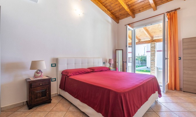 Porto Pino House | Holiday Home 'Ghisu' with Private Terrace and Air Conditioning