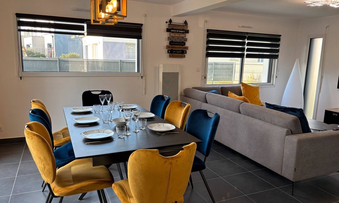 Pleumeur-Bodou House | Holiday Home 'Garogwen By Madame Est Servie' with Private Terrace, Private Garden and Wi-Fi
