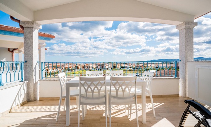 La Caletta House | Holiday Home 'Girasole' with Sea View, Private Terrace and Air Conditioning