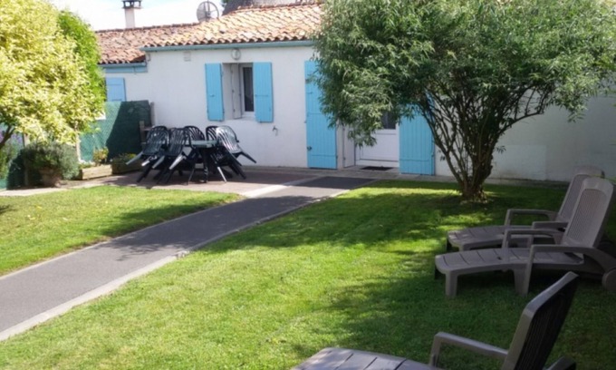 Arces House | Holiday Home 'Gite Du Moulin De La Croix' with Private Terrace and Wi-Fi