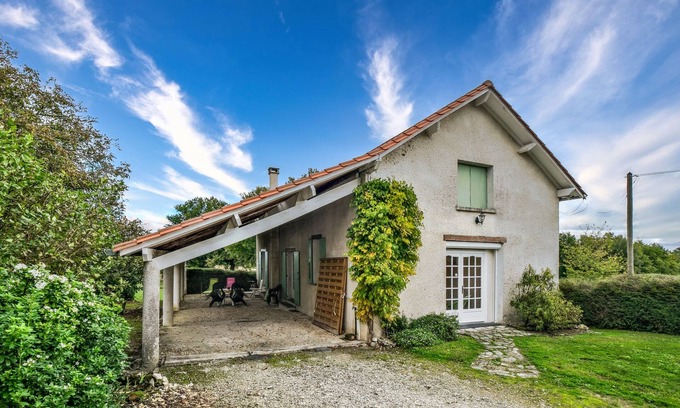 Riberac House | Holiday Home 'Gîte La Faurie' with Private Terrace and Private Garden