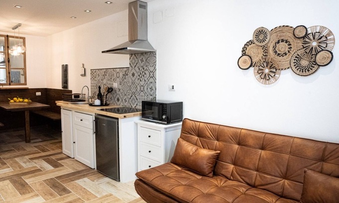 Alghero House | Holiday Home 'Giulia' with Shared Pool, Wi-Fi and Air Conditioning