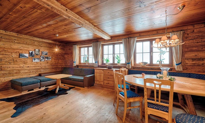Grossarl House | Holiday Home 'Grabenhäusl' with Mountain View, Private Garden and Wi-Fi