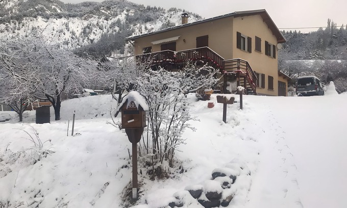 Pra Loup House | Holiday Home 'Grand Chalet Jourdan' with Mountain View, Private Terrace and Wi-Fi