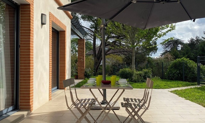 Longages House | Holiday Home 'Grande Villa' with Private Terrace, Private Garden and Wi-Fi