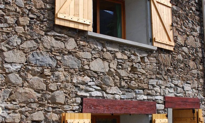 Auzat House | Holiday Home 'Grange Rénovée' with Mountain View