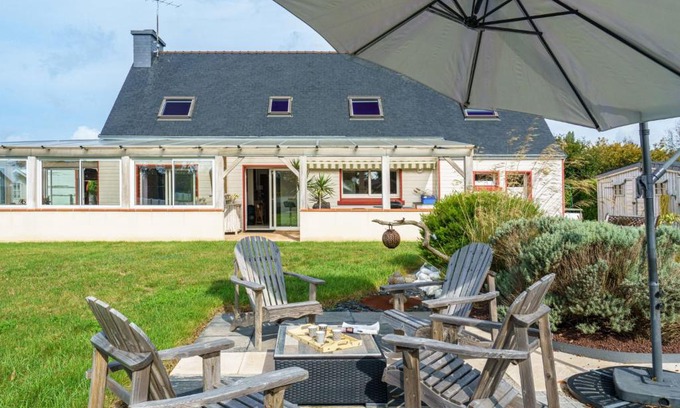 Loctudy House | Holiday Home Guiriden by Interhome