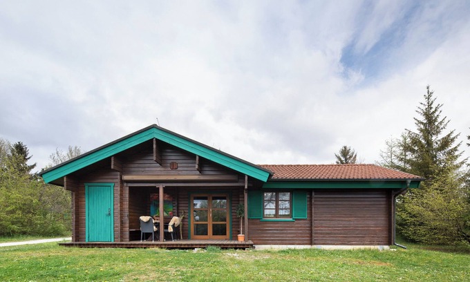Hayingen House | Holiday Home 'Hüssli Numero 1' with Private Terrace, Shared Garden and Wi-Fi