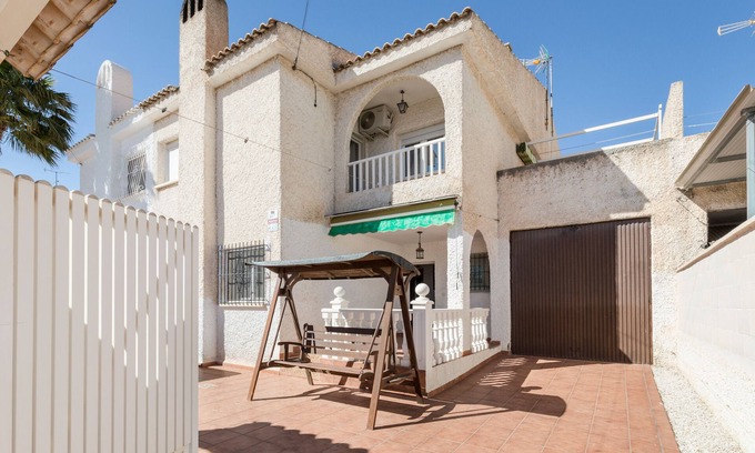 Santiago de la Ribera House | Holiday Home 'Hygee' with Private Terrace, Wi-Fi and Air Conditioning