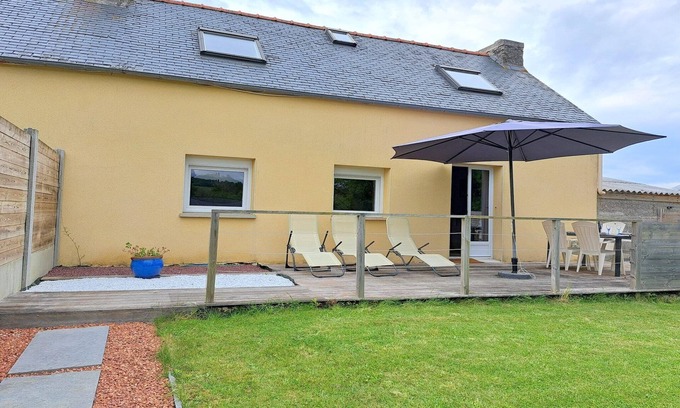Telgruc-sur-Mer House | Holiday Home in Telgruc-sur-Mer by Sandy Beach