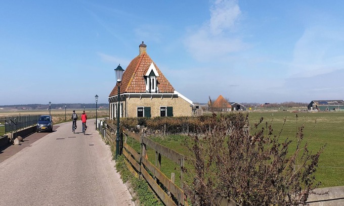 Den Hoorn House | Holiday Home in Texel near Sandy Beaches