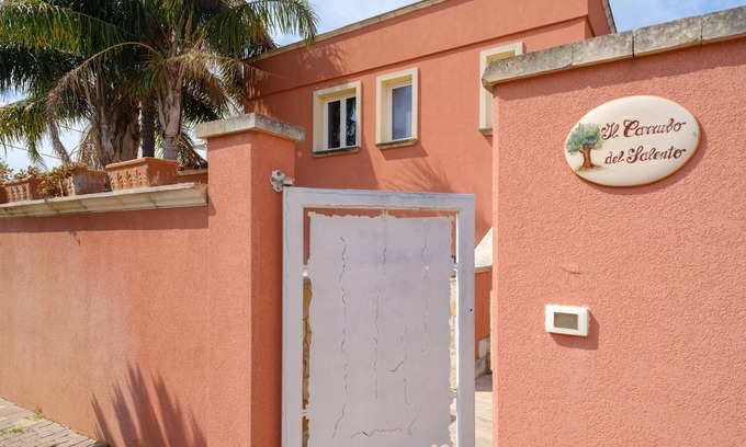 Copertino House | Holiday Home 'Il Carrubo Del Salento' with Private Terrace, Wi-Fi and Air Conditioning