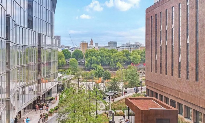 Nine Elms Apartment | Holiday Home In Battersea, a vibrant hub of culture, dining, and entertainment.