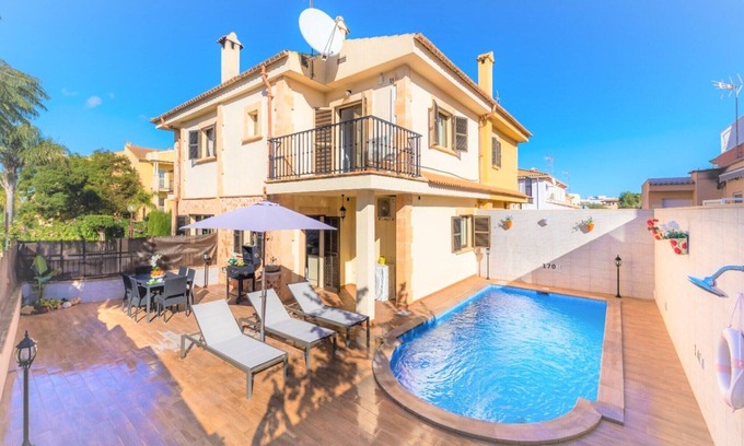 Can Picafort House | Holiday Home in Can Picafort with Pool