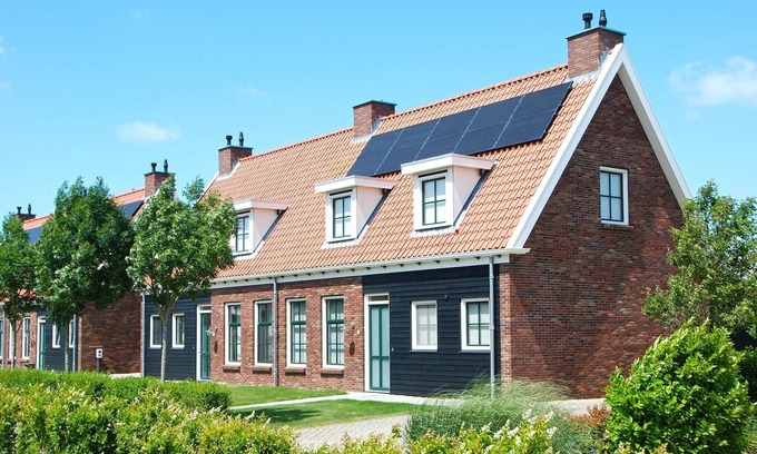 Colijnsplaat House | Holiday Home in Colijnsplaat by the Lake