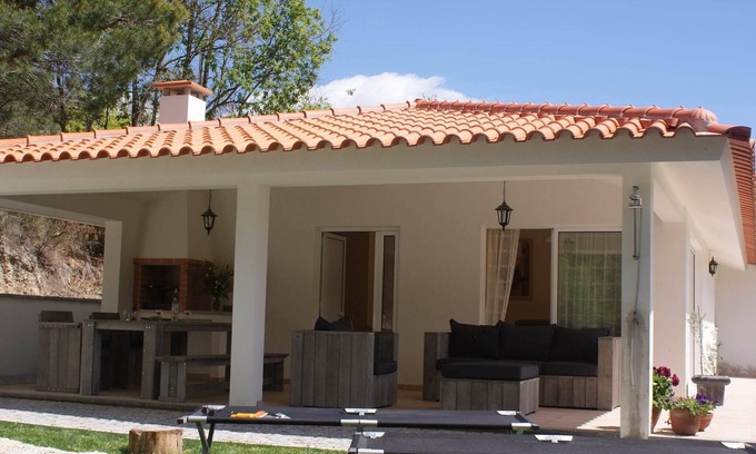 Covas House | Holiday Home in Covas with Eco Pool
