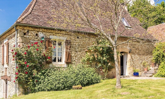 Thenon House | Holiday Home in Dordogne with Private Pool