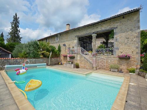 La Foret-de-Tesse House | Holiday Home in Charente with Pool and Castle