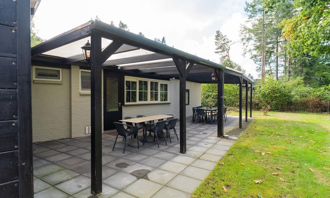 Lochem House | Holiday Home in Gelderland near Den Bramel