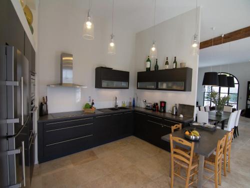 Campagnan Villa | Holiday Home in Hérault with Pool, cleaning included