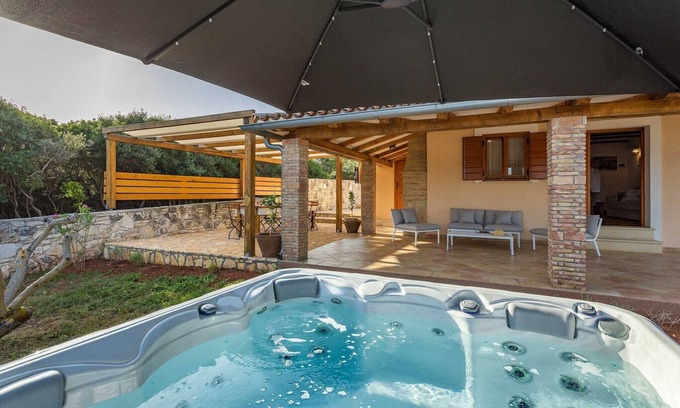 Pomer House | Holiday home in Pjescana Uvala near beach