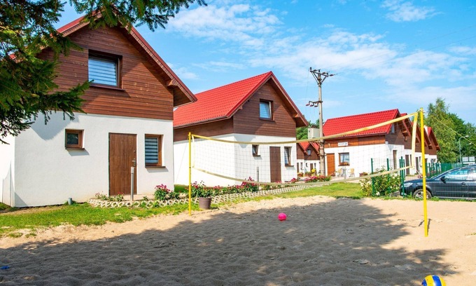Jaroslawiec House | Holiday Home in Jarosławiec near Beach