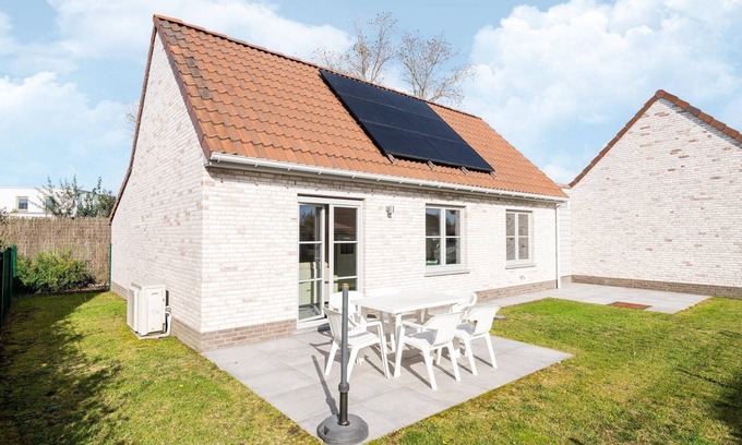 Koksijde House | Holiday Home in Koksijde with Garden