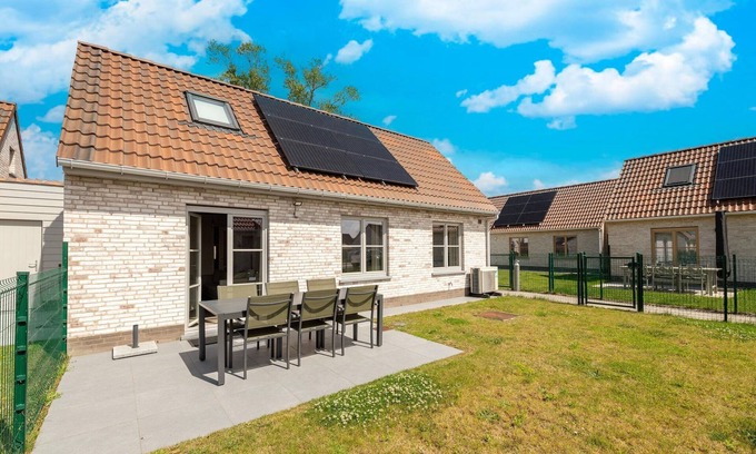 Koksijde House | Holiday Home in Koksijde with Garden