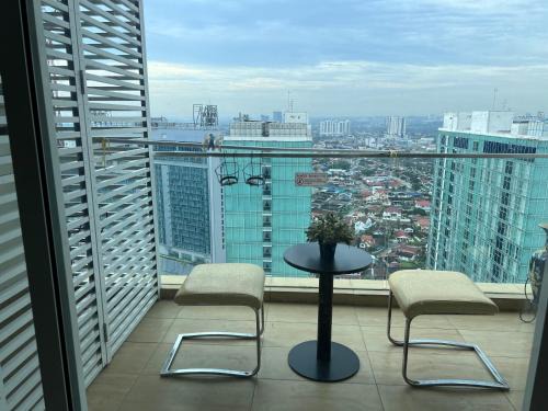 Taman Century Apartment | Holiday Home in KSL , 2 Bdrm 2 Bthrm Wifi 4 pax