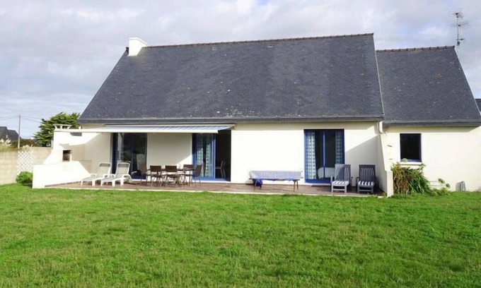 Guilvinec House | Holiday Home in Le Guilvinec near Sandy Beach