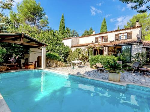 Le Luc House | Holiday Home in Le Luc with Pool & Vineyards