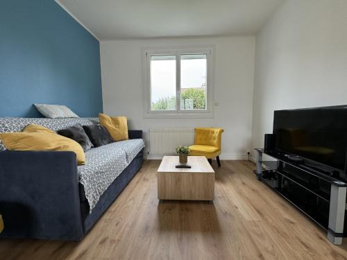 Miroir - Batignolles House | Holiday Home in Le Mans near 24H Circuit