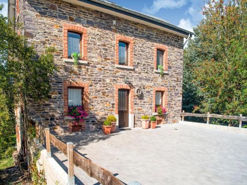 Lierneux House | Holiday Home in Lierneux with Garden