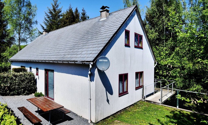 Masbourg House | Holiday Home in Masbourg with Sauna