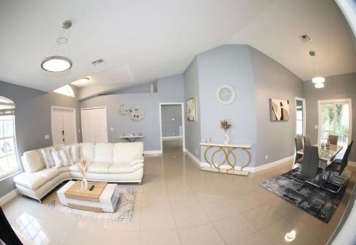Rural Estates House | Holiday Home in Naples. Long term welcome