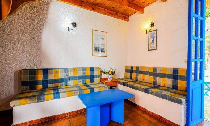 Kantanos-Selino House | Holiday Home in Palaiochora near Seabeach
