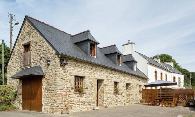 Pont-Croix House | Holiday Home in Pont-Croix near Beaches