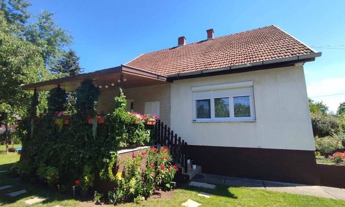 Gardony House | Holiday home in quite surroundings with terrace
