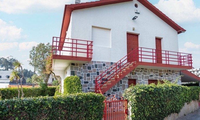 A Lanzada House | Holiday Home in Sanxenxo near Beach