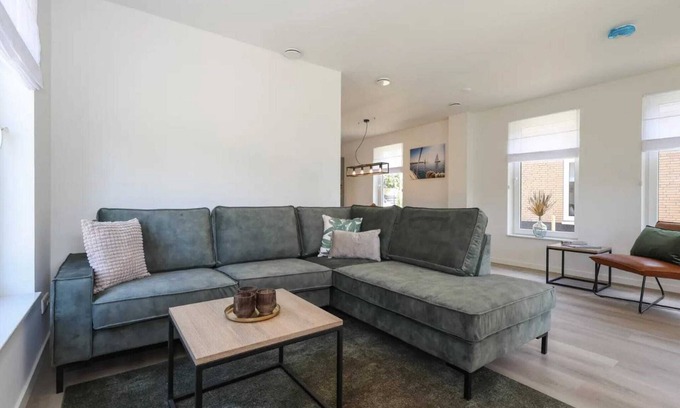 Municipality of Nissewaard House | Holiday Home in Simonshaven by Lake Beach