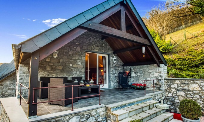Sosoye House | Holiday Home in Sosoye near La Molignée River