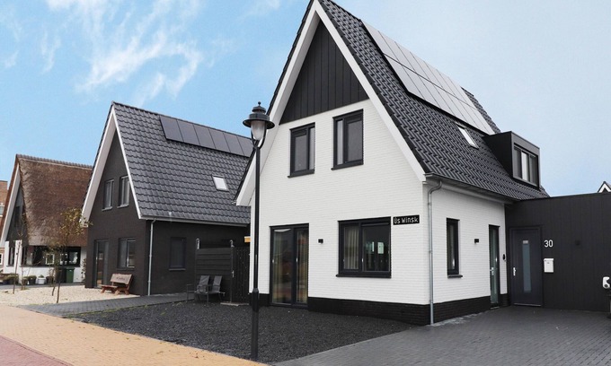 Stavoren House | Holiday Home in Stavoren with Jetty