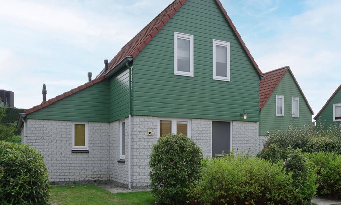 Wemeldinge House | Holiday Home in Wemeldinge near the Sea