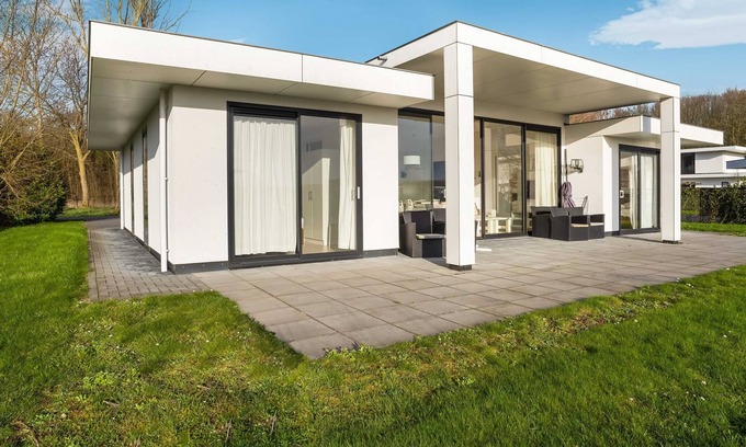 Zeewolde House | Holiday Home in Zeewolde with Kayaks