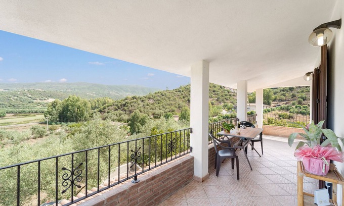 Fluminimaggiore House | Holiday Home 'Iperico' with Mountain View, Wi-Fi and Air Conditioning