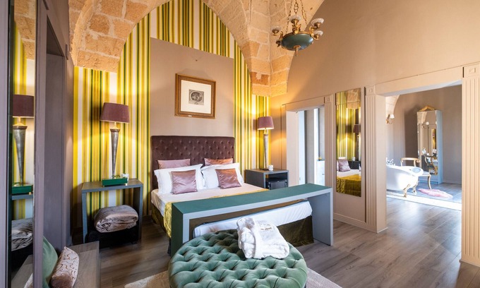 San Pietro in Lama House | Holiday Home 'Maison Boutique At Viviana' with Shared Pool, Wi-Fi and Air Conditioning