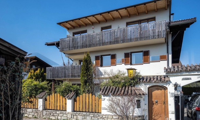 Fiumes House | Holiday Home 'Charmed House' with Mountain View, Private Terrace and Wi-Fi