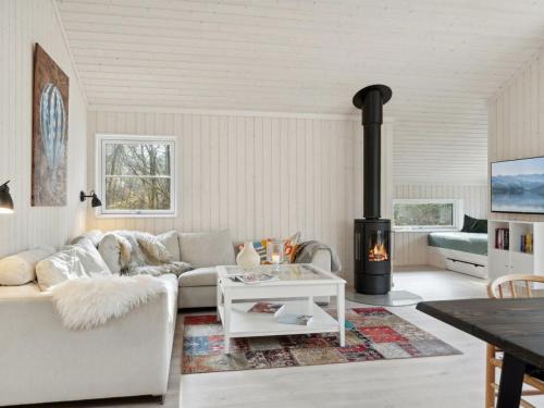 Hoensinge House | Holiday Home Jonnhild - 450m from the sea by Interhome