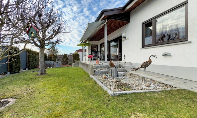 Meckenbeuren House | Holiday Home 'Justi' with Mountain View, Private Terrace and Wi-Fi